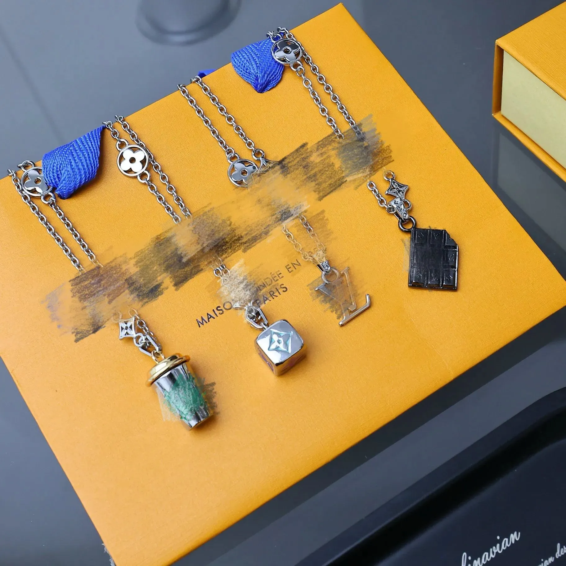 跨境潮牌造型吊坠项链男士锁骨毛衣链简约轻奢风格潮流男士必备单 (22) - Image 1